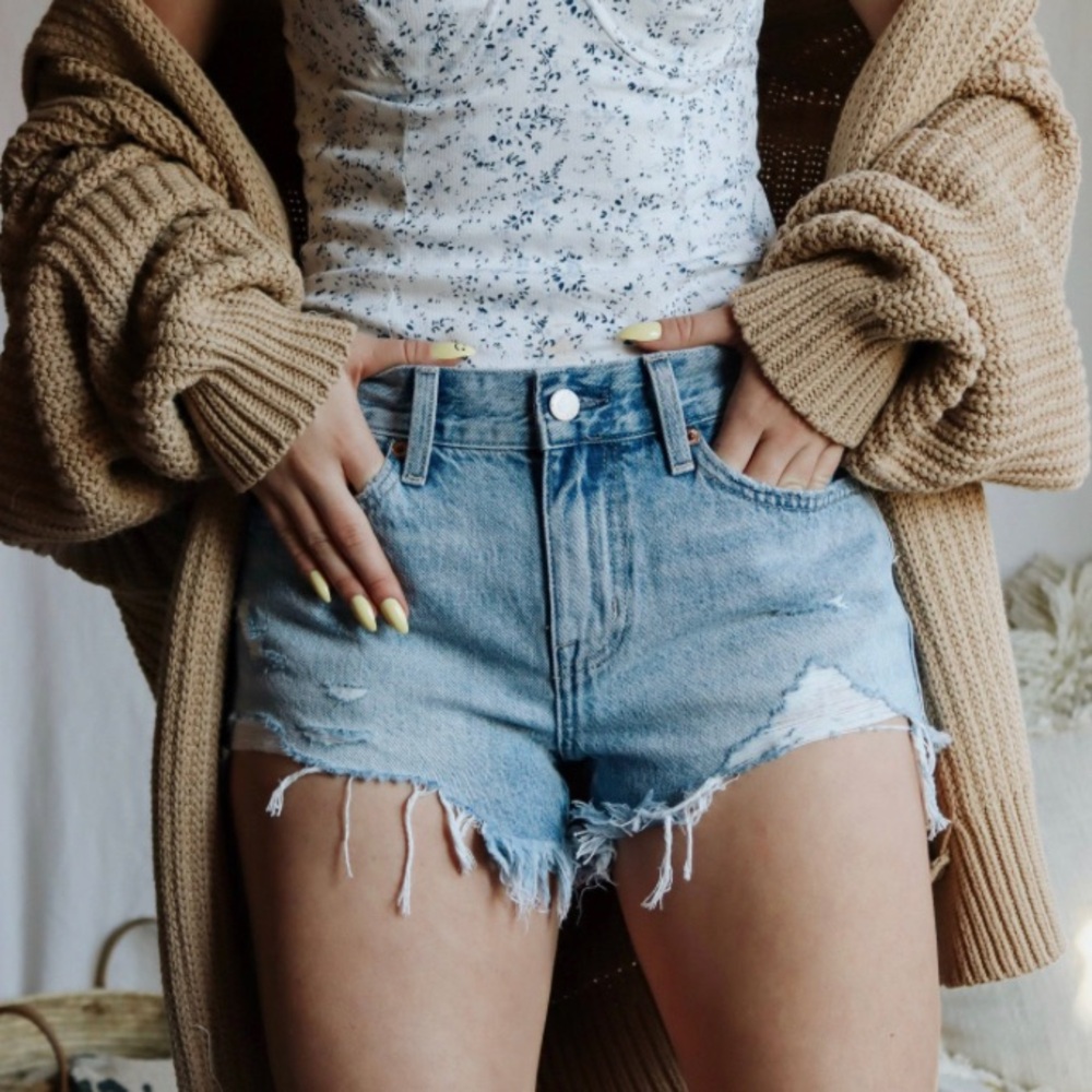 Gigi low rise cutoff short